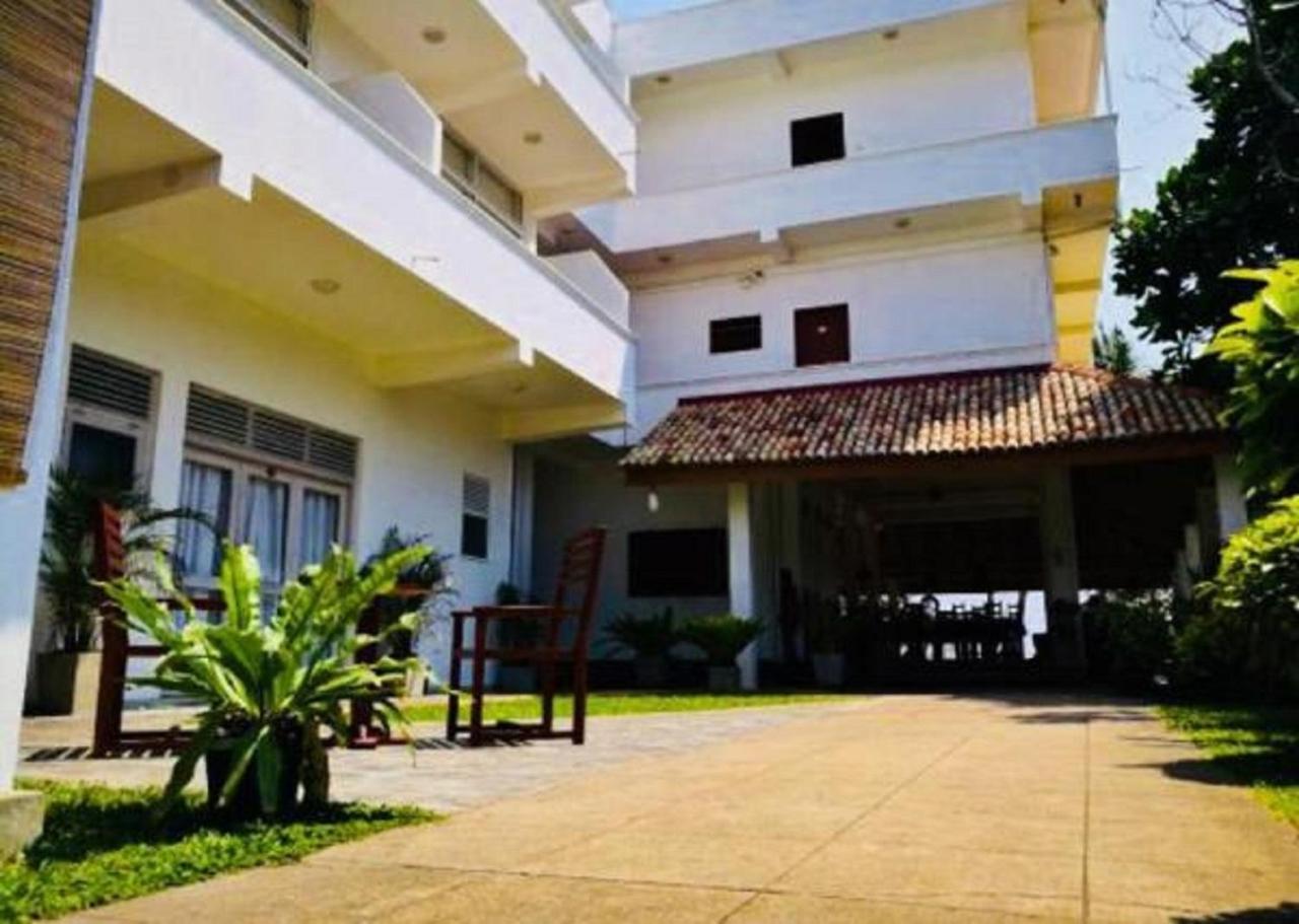 Jasmine Garden Beach Guest House Хикадува Екстериор снимка