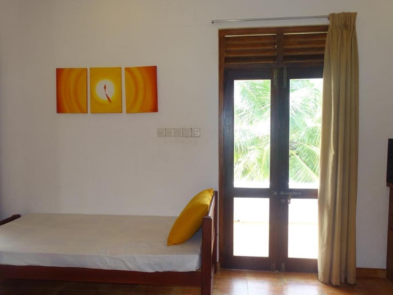 Jasmine Garden Beach Guest House Хикадува Екстериор снимка