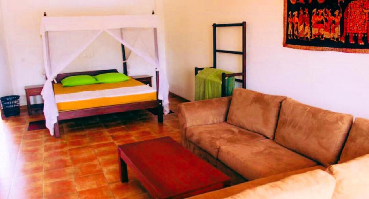Jasmine Garden Beach Guest House Хикадува Екстериор снимка