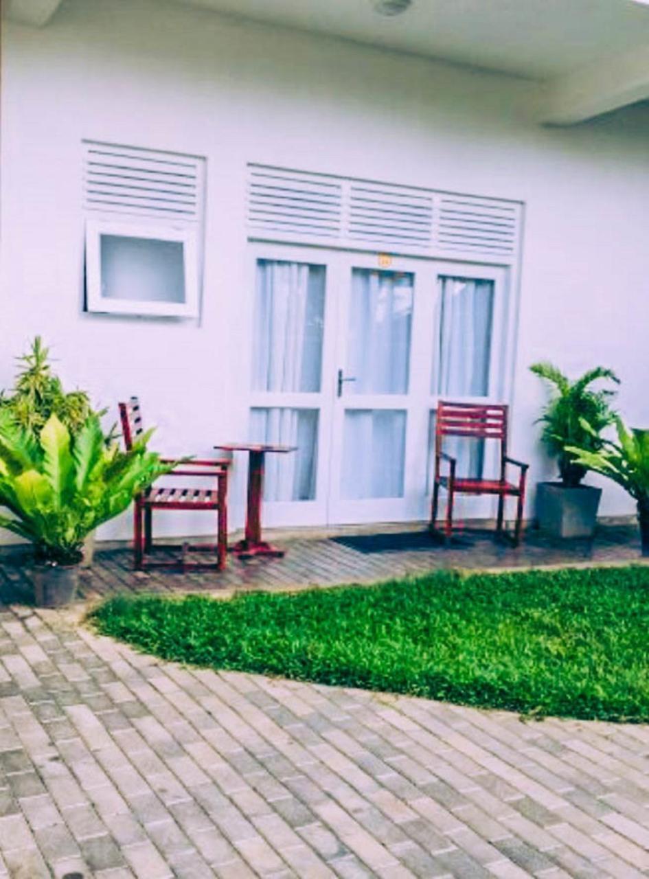 Jasmine Garden Beach Guest House Хикадува Екстериор снимка